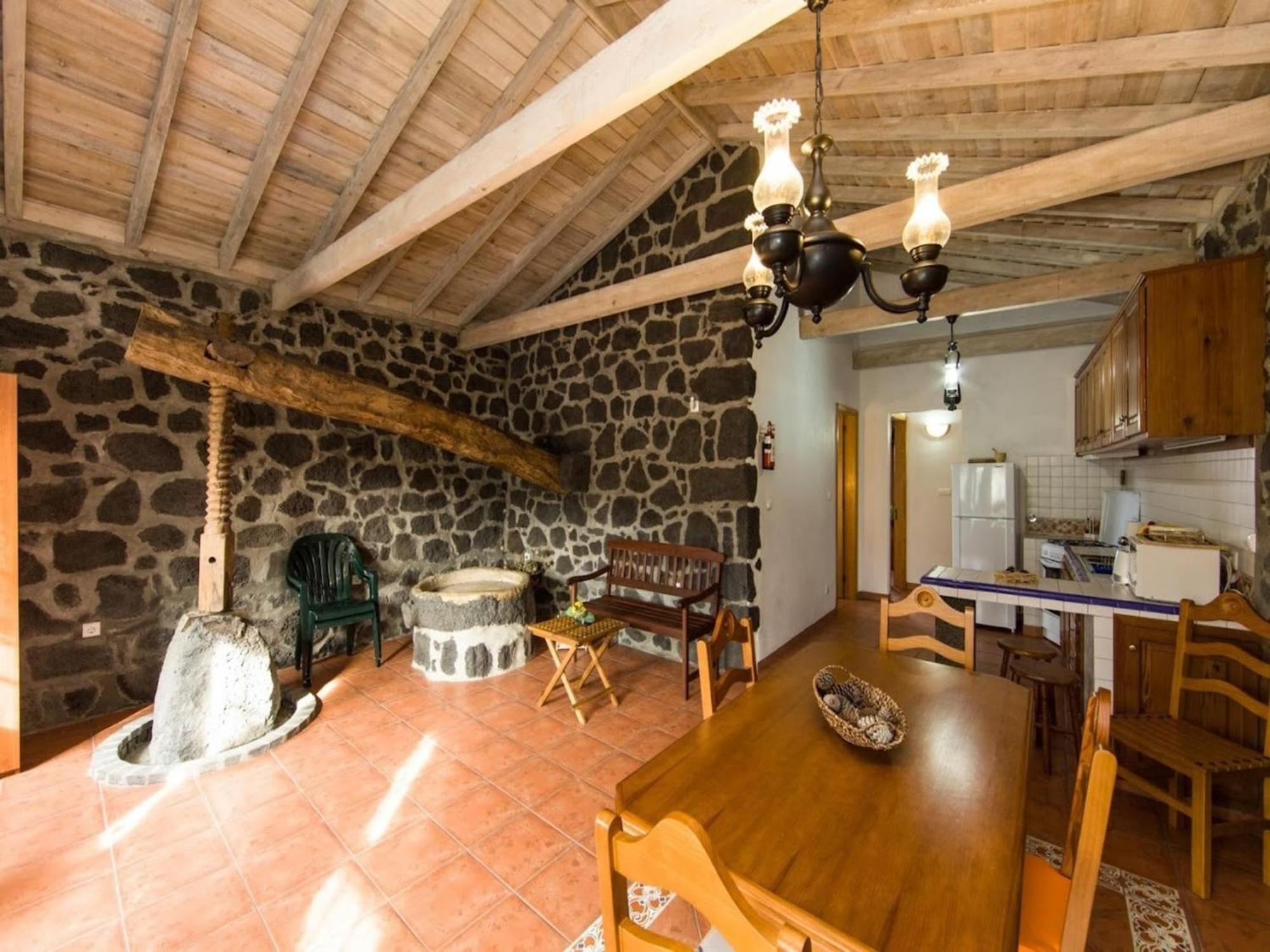 Holiday House, Santa Luzia, Pico, Azores * Santa Luzia (Sao Roque do Pico)